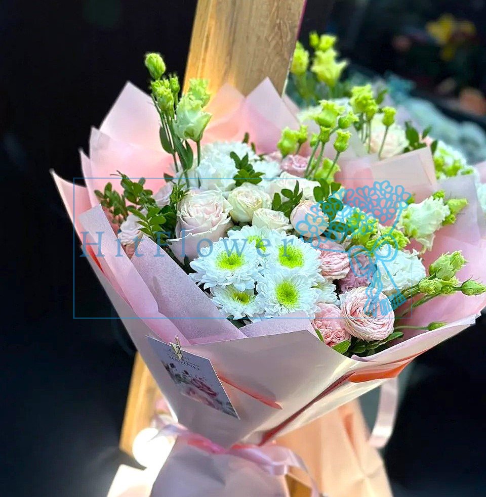 Букет цветов из: Розы, Лизиантусы и Хризантемы